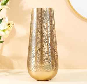 Florero de latón de diseño industrial dorado, pieza decorativa y soporte para maceta para decoración del hogar - Product Image 1