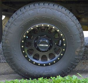 Ford F-350 Super Duty XLT 4x4 d'occasion 2017, excellent état, offre exceptionnelle, prêt à être expédié - Product Image 3