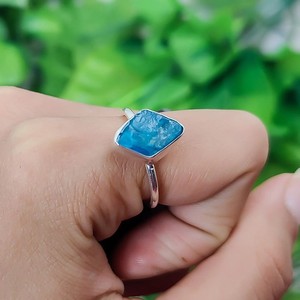 925 bague réglable en argent Sterling néon apatite pierre brute bijoux en cristal faits à la main usine directe en gros approvisionnement en vrac - Product Image 5