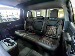 GMC Sierra 1500 SLT 2021 Usada con Caja de Cambios Automática, Asientos de Cuero, Cámara Trasera, Tamaño de Neumáticos R17 - Product Image 2