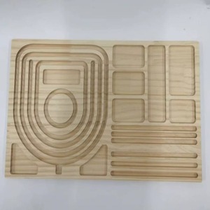 Présentoir à bijoux élégant en bois de pin pour bracelets et colliers - Product Image 4