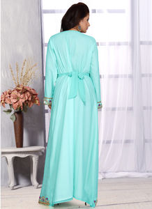 Caftanes islámicos Georgette con bordado turquesa con hijab a prueba de sol. - Product Image 2