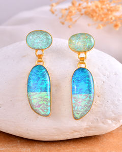 Venta al por mayor precio asequible fuego Opalite bisel ajuste pendiente latón 18K chapado en oro Lite peso joyería Stud pendiente - Product Image 2