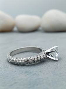 Bague de mariage classique pour femme certifiée en or blanc 14 carats avec diamant de laboratoire de 3 carats, taille brillant ronde - Product Image 6