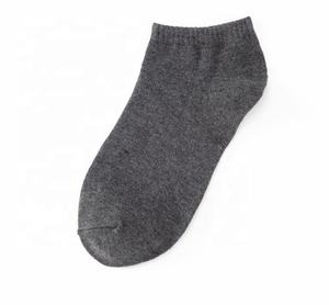 2025 dernière mode hommes robe chaussettes sport noir blanc Logo personnalisé impression coloré noël décontracté unisexe Shorts adulte chaussettes - Product Image 3