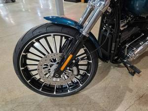 Motocicleta Cruiser Breakout Instant Marketing 2026 de 1500cc para Adultos con EFI, ABS y Características Premium de Turismo, Fabricada en EE. UU. - Product Image 3