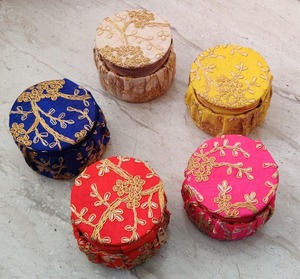 Broder boîtes à bijoux boîte à bracelet décorative faveur de fête en vrac mariage indien nouvel article de cadeau pour invité Festival pendaison de crémaillère - Product Image 6