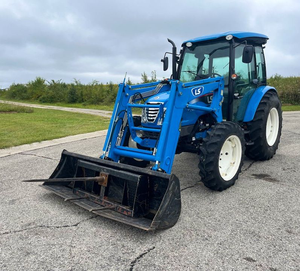 Tracteur agricole 4x4 LS bleu de qualité abordable avec chargeur frontal, machine agricole multifonctionnelle - Product Image 1