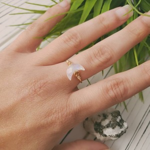 ใหม่แหวนประดับคริสตัลพลอยมูนสโตนสีรุ้งรักษาธรรมชาติรูปแบบที่แตกต่างกันแหวนทองเหลืองชุบทองวงจันทร์เสี้ยวลวดห่อแหวน - Product Image 2