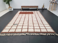 Tapis en laine marocain personnalisable chic tufté à la main tapis en laine de luxe Beni Ourain blanc marron grille à carreaux OEM tapis et ensembles