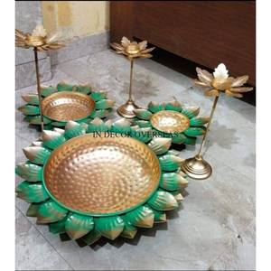 Color negro Recubierto en polvo Exterior y alto grado Chapado en oro Interior Calidad Premium Metal Boda Decorativo Urli DE LA India - Product Image 6