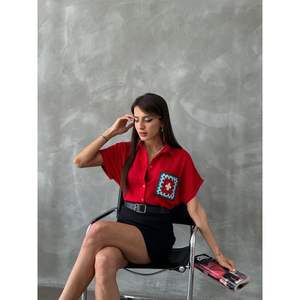 Chemisiers et chemises pour femmes Topshow, à fleurs rouges, avec poche, vente en gros - Product Image 3