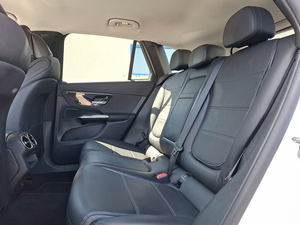 รถ SUV G-L-C 300 ปี 2023 มือสอง สภาพดีเยี่ยม 255 แรงม้า ระบบขับเคลื่อน 4MATIC เกียร์อัตโนมัติ พร้อมส่ง - Product Image 3