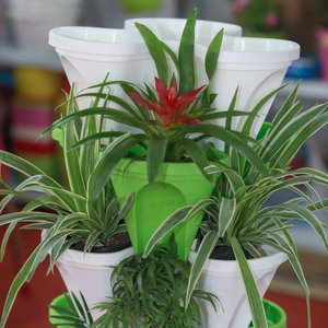 Pots de fleurs en plastique multicolores à plusieurs étages et tours empilables pour la culture de légumes - Product Image 1