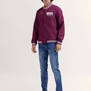 Veste universitaire pour homme 100% polyester avec un design de logo personnalisé de style streetwear, manches longues et tissu en toile - Product Image 4