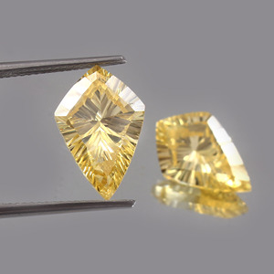 Paires de saphirs jaunes de laboratoire, pierres précieuses découpées au laser, de haute qualité, taillées à la machine, 15X10mm, calibrées, uniques et de fantaisie. - Product Image 1