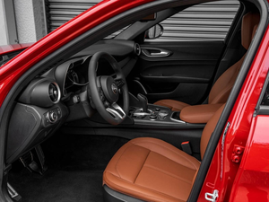 Vehículo Eléctrico Alfa Romeo Giulia Ti 2022 con Autonomía de 601-700 km y Batería de 90-110 kWh - Product Image 2