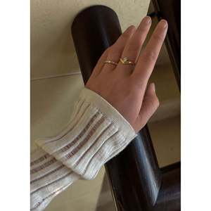 Anillo Curvo con Diamantes de la Colección Katherine - Product Image 3