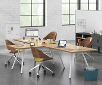 Bureau OMNI avec gestion des câbles, système de bureau collaboratif modulaire