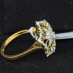 Bague florale en or 14 carats et diamants naturels Tendance éblouissante et raffinée pour accessoire de tenue de fête - Product Image 4