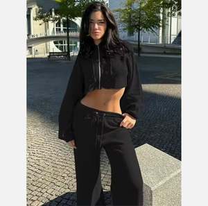 ชุดวอร์มออกกำลังกายคุณภาพสูงแบบ OEM ชุดเซ็ตสองชิ้นสำหรับผู้หญิง ชุดวอร์ม ชุดออกกำลังกาย ชุดจ็อกกิ้ง ชุดฝึกซ้อม - Product Image 4