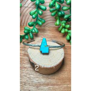 Bracelet manchette tendance Donovan Skeets Kingman en turquoise et argent sterling - Product Image 2