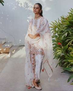 Femmes Ethnique Designer Wear Mousseline de Coton Fil Lourd Broderie Kurta Avec Dhoti Et Dupatta Pour Femmes Tissu Lourd De Qualité - Product Image 3