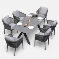 Ensemble table et chaises d'extérieur en aluminium au design nordique, résistant à l'eau et aux UV, chaises longues en rotin pour patios, villas, hôtels
