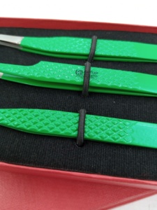 Pince à cils GETUP BROSONS IMPEX en acier inoxydable courbé, revêtement en poudre, qualité supérieure, pour volume de cils, vente en gros - Product Image 6