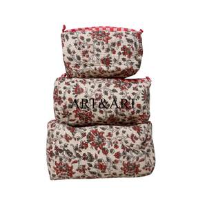 Ensemble de 3 trousses de toilette élégantes, faites à la main, matelassées, écologiques, avec fermeture éclair, en coton biologique, motifs floraux, doublure imperméable - Product Image 1