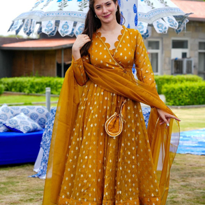 ชุดกาวน์ออกแบบล่าสุดสำหรับผู้หญิง - Product Image 1