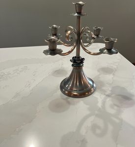 Candélabre décoratif en métal de fer parfait pour les décorations de mariage rustiques et les centres de table de soirée confortables - Product Image 3