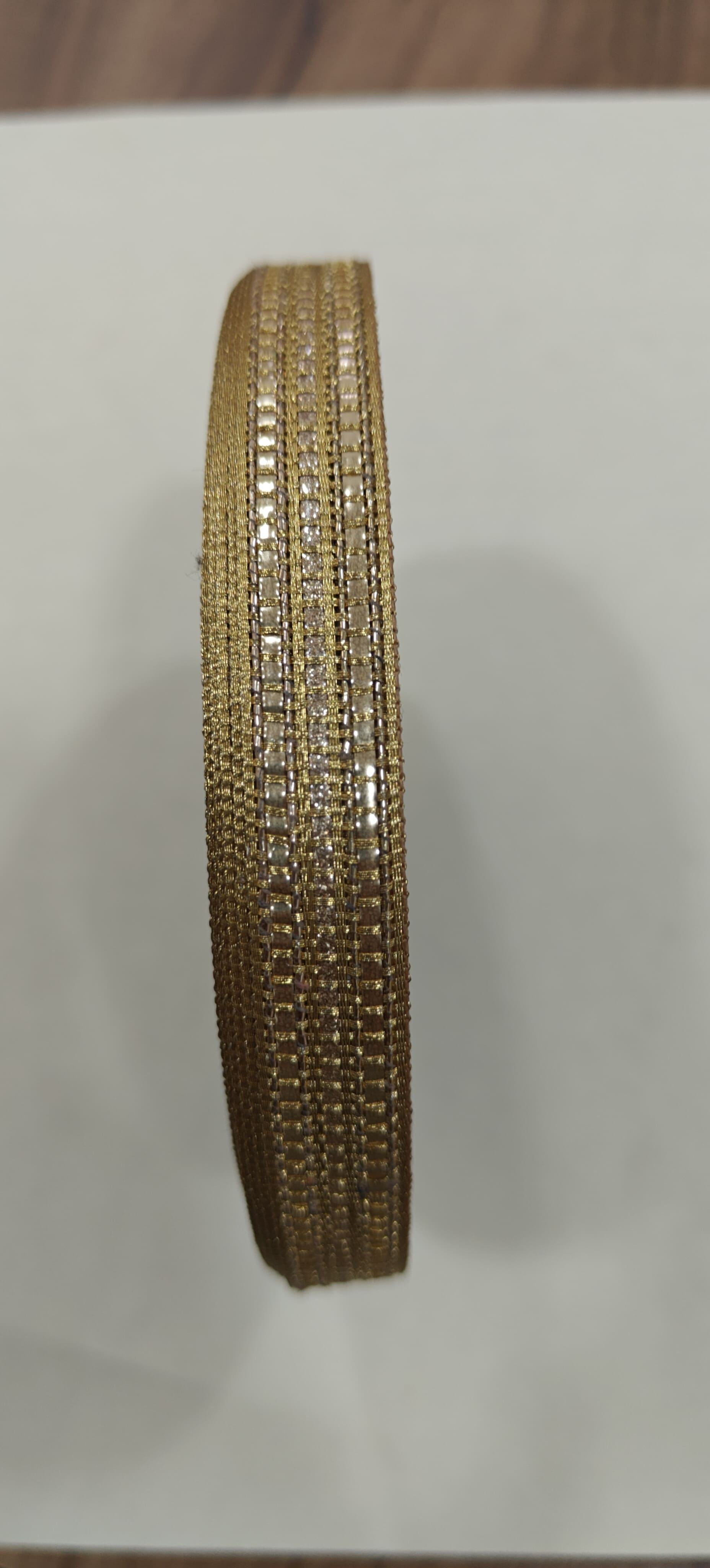 สีเหลืองทอง