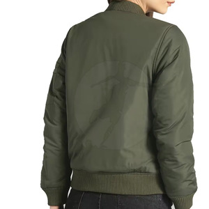 Chaqueta de bombardero de mujer de color liso de estilo de invierno, forro de nailon transpirable ajustado de punto hecho en Pakistán - Product Image 3