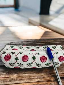 Trousse à crayons pour filles et garçons avec imprimé floral à la main, tissu 100% coton léger, facile à laver - Product Image 3