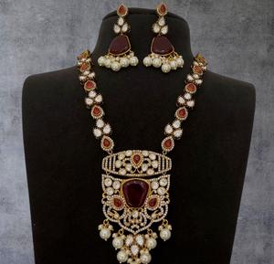 Conjunto de collar de diseñador con colgante de moissanita con estilo chapado en oro de alta calidad con pendientes para colección de ropa de boda para mujer - Product Image 2