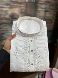 Vêtements ethniques pour mariage, fiançailles et occasions festives Robe indienne de mariage et de festival pour hommes Ensemble classique Kurta pour hommes - Product Image 2