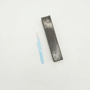 Pinzas de pestañas de acero inoxidable grabadas con corazón azul cielo de 90 grados y logotipo personalizado precios al por mayor con recubrimiento en polvo sostenible - Product Image 4