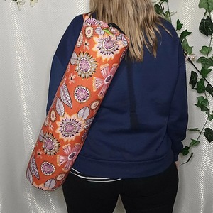 กระเป๋าใส่เสื่อโยคะผ้าฝ้ายทำมือสไตล์อินเดีย Le Souvenirs - ลายดอกไม้สีส้ม น้ำหนักเบา หรูหรา ทันสมัย เหมาะสำหรับการเดินทาง ผู้หญิง ฤดูร้อน มีซิป - Product Image 3