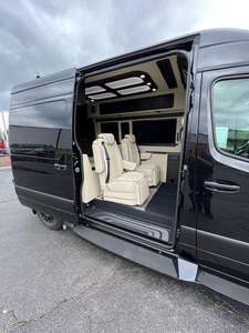 Furgoneta Ranger USADA 2022-2024, Automática, Volante a la Izquierda, Asientos de Cuero, Tracción Trasera, Cámara Eléctrica de 360°, 5 Plazas, Techo Solar, Camping, Motor V8 de 4.5L - Product Image 3