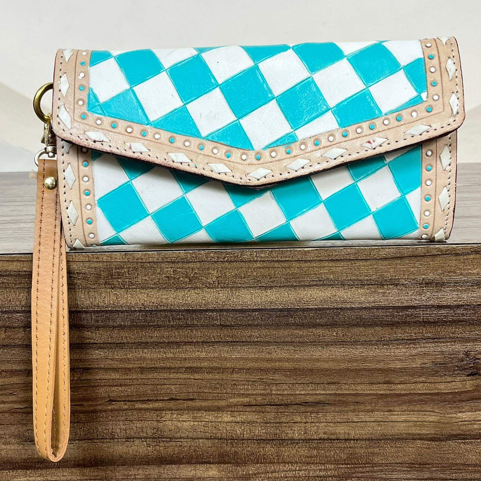 ลายตารางหมากรุกสีขาวและเทอร์ควอยซ์