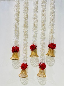 จัสมินพร้อมด้วยพวงมาลัยสายระฆังสายกุหลาบดอกมะลิฉากหลังเวทีการตกแต่งฮาลดิเมฮานดี้แซนจิฉากหลังของงานปาร์ตี้ - Product Image 2