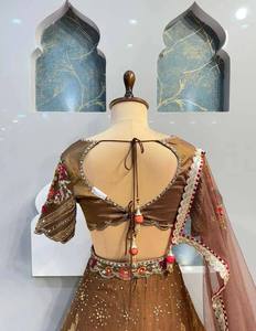 Lahenga Choli Dupatta Jimmy Chu, broderie vintage, travail de sequins, toile Cancellà, Patta, longueur au sol, automne, ample, naturel - Product Image 4