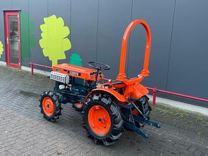 รถแทรกเตอร์อเนกประสงค์ดีเซลขนาดกะทัดรัด Kubota B700 ประหยัดน้ำมัน สำหรับงานเกษตร  ทนทาน ประสิทธิภาพสูง เชื่อถือได้ - Product Image 4