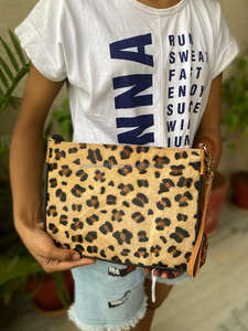 Nuevos bolsos de cuero de vaca con estampado de animales de cuero auténtico de alta calidad 100% de cuero de vaca, monederos versátiles de gran capacidad - Product Image 2