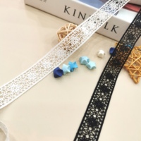 Vente en gros de dentelle à code-barres en polyester soluble dans l'eau 2.5cm de large tissu de dentelle brodée blanche pour vêtements