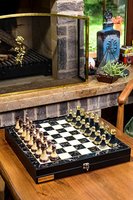 Jeu d'échecs de luxe exclusif avec boîte de rangement intégrée, design marbre, pièces en laiton pour la décoration intérieure des enfants