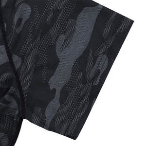 Camiseta deportiva de media manga para hombre, estampado de camuflaje, transpirable y de secado rápido, tela de punto de algodón 100% para deportes y entrenamiento - Product Image 4