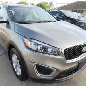 Auto Usado de Calidad a Precio Accesible, K-i-a So-ren-to LX 2016, Volante a la Izquierda - Product Image 1