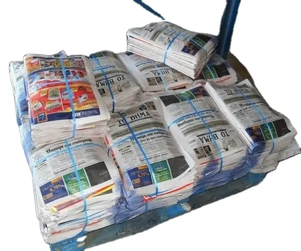 Старая бывшая в употреблении газета отходов, мусорная бумага, старая новостная бумага и газета